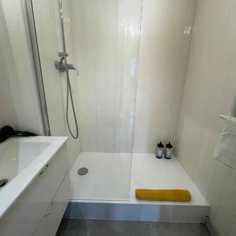 BnGo I Chic & Confort I 4 personnes, Proche Hôpital - One-Bedroom Apartment - 24