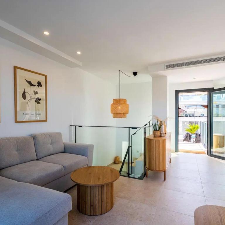 Modern House with Private Pool and Hot Tub - access to gym, sauna & wellness centre - Three-Bedroom House - 6