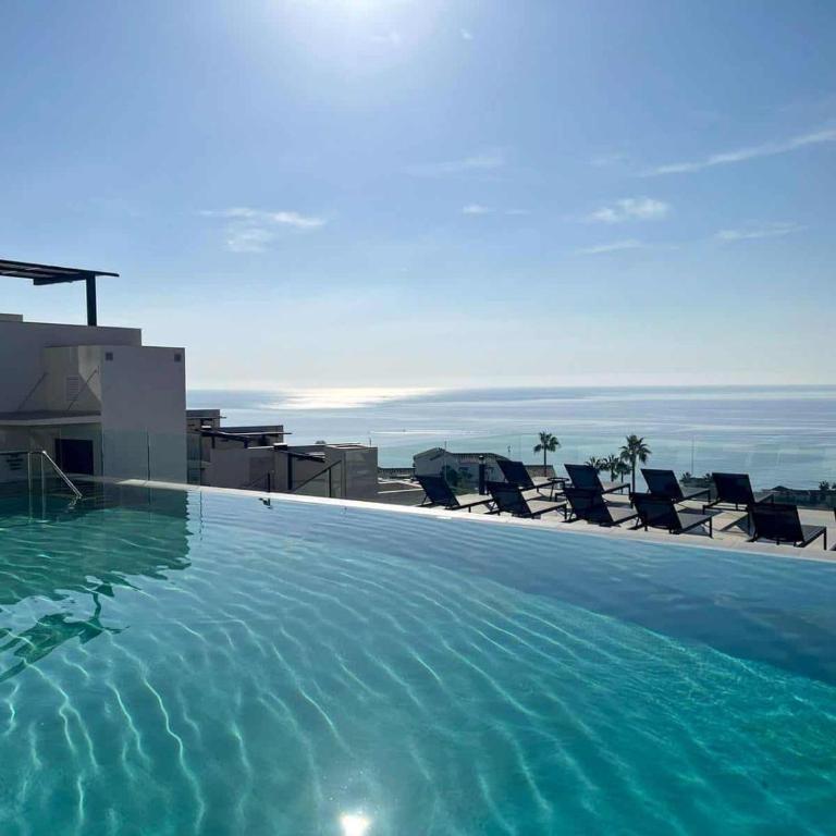 Modern House with Private Pool and Hot Tub - access to gym, sauna & wellness centre - Three-Bedroom House - 13