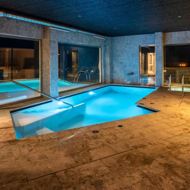 Modern House with Private Pool and Hot Tub - access to gym, sauna & wellness centre - Three-Bedroom House - 19