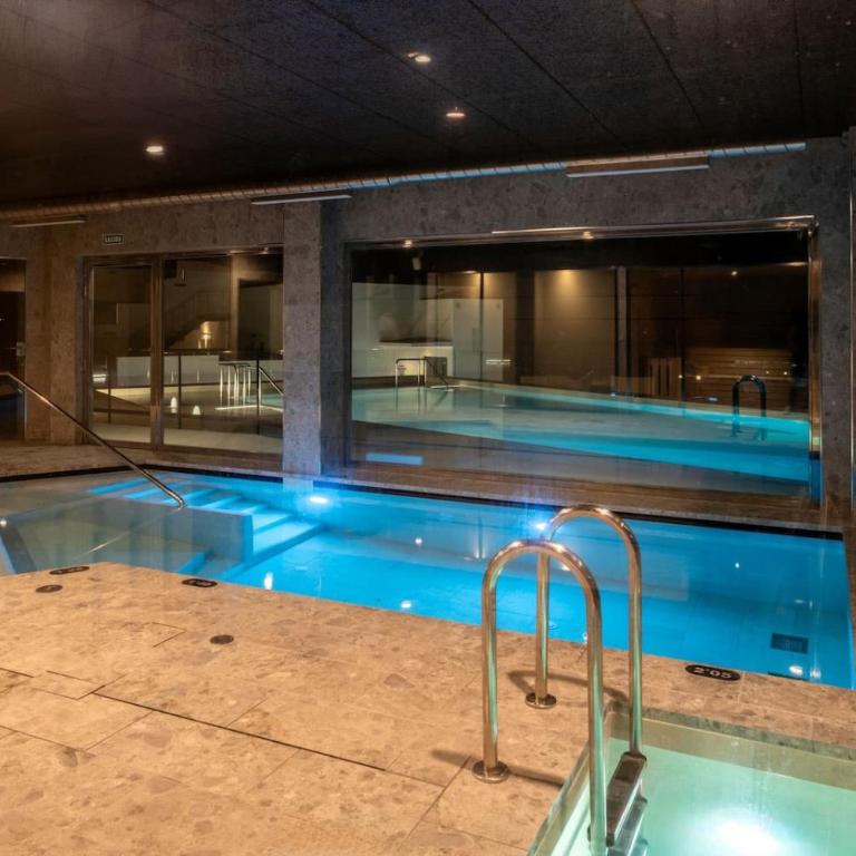 Modern House with Private Pool and Hot Tub - access to gym, sauna & wellness centre - Three-Bedroom House - 22