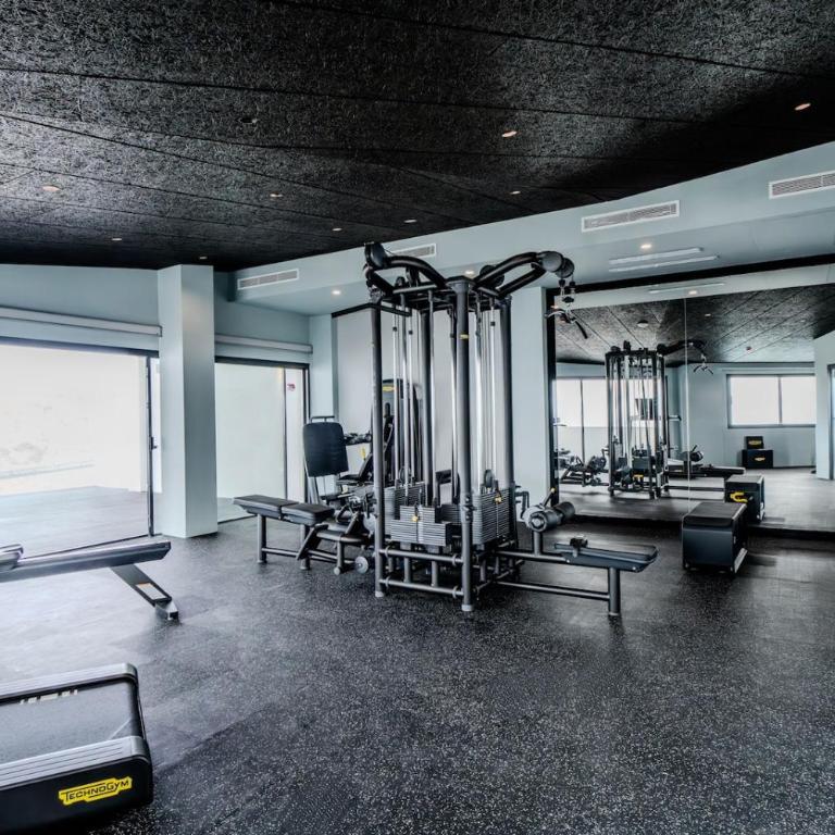 Modern House with Private Pool and Hot Tub - access to gym, sauna & wellness centre - Three-Bedroom House - 25