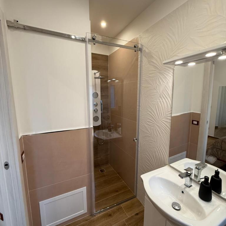 Dimora palagonia - Appartamento con 1 Camera da Letto e Vasca Idromassaggio - 5
