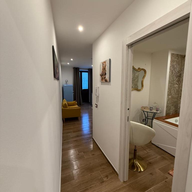Dimora palagonia - Appartamento con 1 Camera da Letto e Vasca Idromassaggio - 11