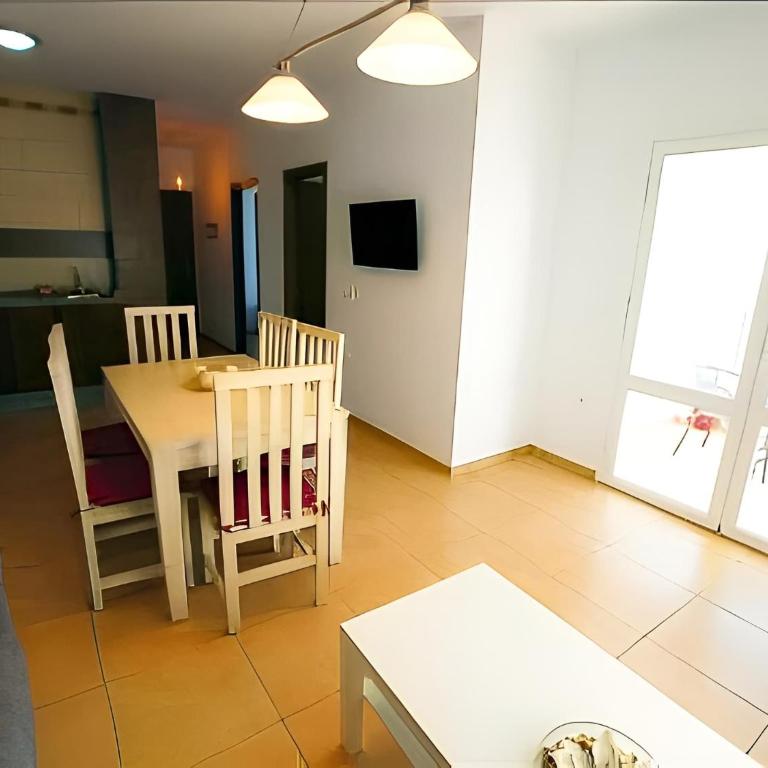 Apartamento con piscina compartida y parking gratis cerca de Tartessus - Apartamento - 15