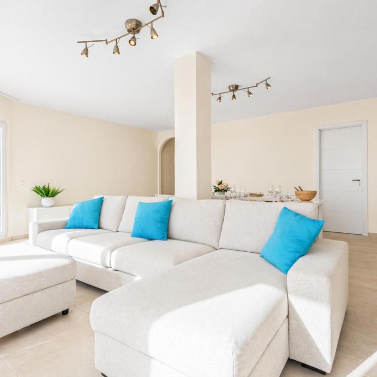 Spacious 2 bed penthouse apartment, sea views - Apartamento con vistas al mar - 7