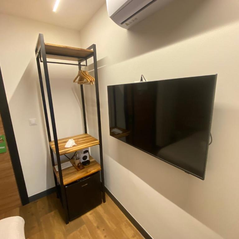 Aliana Apartment - One-Bedroom Apartment - 2