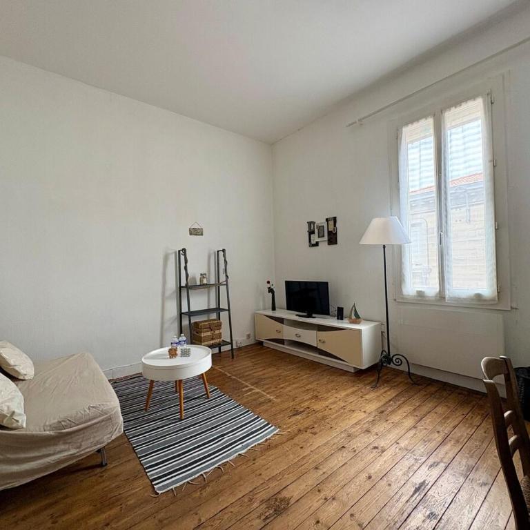 Pelleport - T2 avec 1 Chambre 1 Canapé Lit 1 Salle de Bain - One-Bedroom Apartment - 1