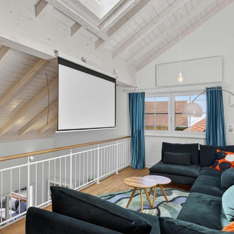 FeWo Nägeleried - Große Galerie-Wohnung mit Balkon, Heimkino, Garten - Three-Bedroom Apartment - 52