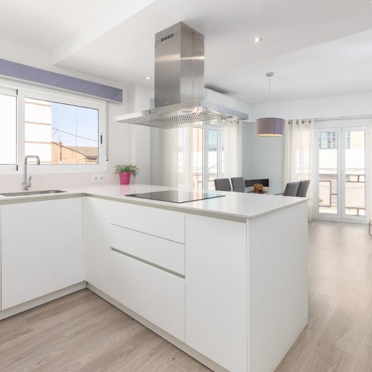 ApartUP Central Market Corner - One-Bedroom Apartment - 1