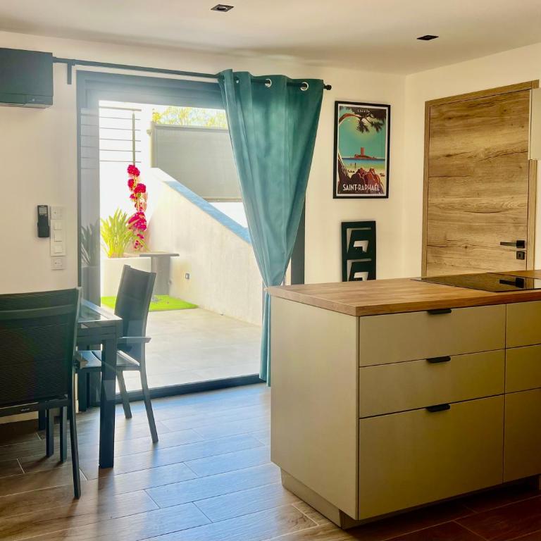 Villa BAGATELLE -APPART T2 DANS DOMAINE SÉCURISÉ - Haus mit 1 Schlafzimmer - 5