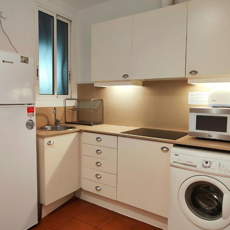 Bright 2BR Apt in Pl. Catalunya - Rambla D - Apartment - 8