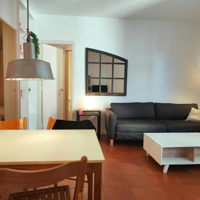 Bright 2BR Apt in Pl. Catalunya - Rambla D - Apartment - 20