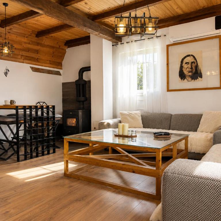 Stay Wild - One-Bedroom Chalet - 13
