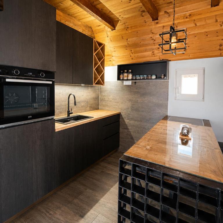 Stay Wild - One-Bedroom Chalet - 19