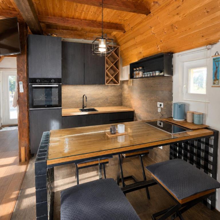Stay Wild - One-Bedroom Chalet - 17