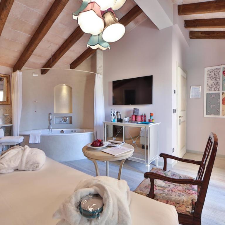 Ville Sull'Arno - Preferred Hotels & Resorts - Junior Suite with Spa Bath - 6