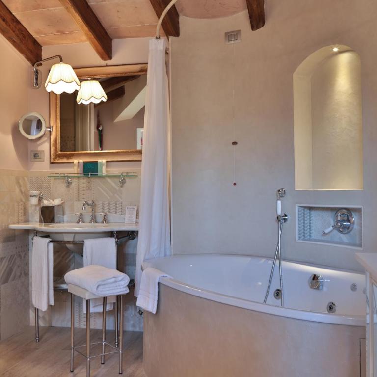 Ville Sull'Arno - Preferred Hotels & Resorts - Junior Suite with Spa Bath - 4