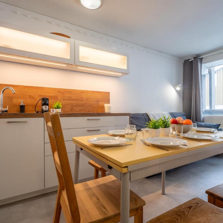 Spacious Slope front Ski-In and ski Out - Apartment - 10