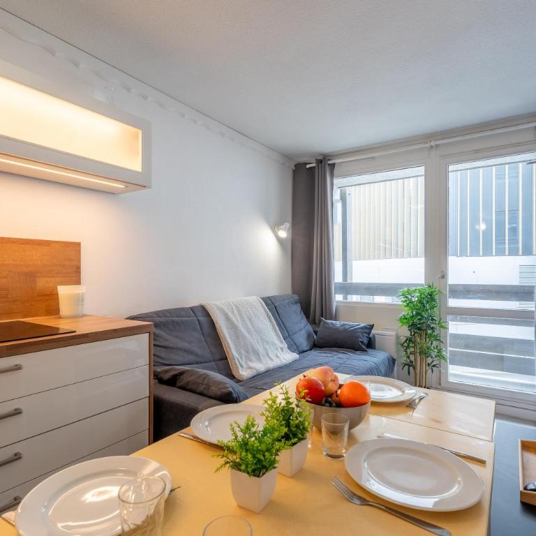 Spacious Slope front Ski-In and ski Out - Apartment - 11