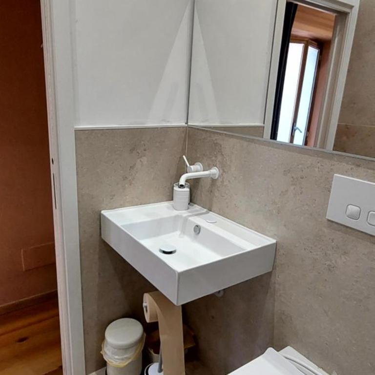 Elisa e Carla House Beautiful apartments on the Cassia - Camera Matrimoniale con Bagno Privato - 7