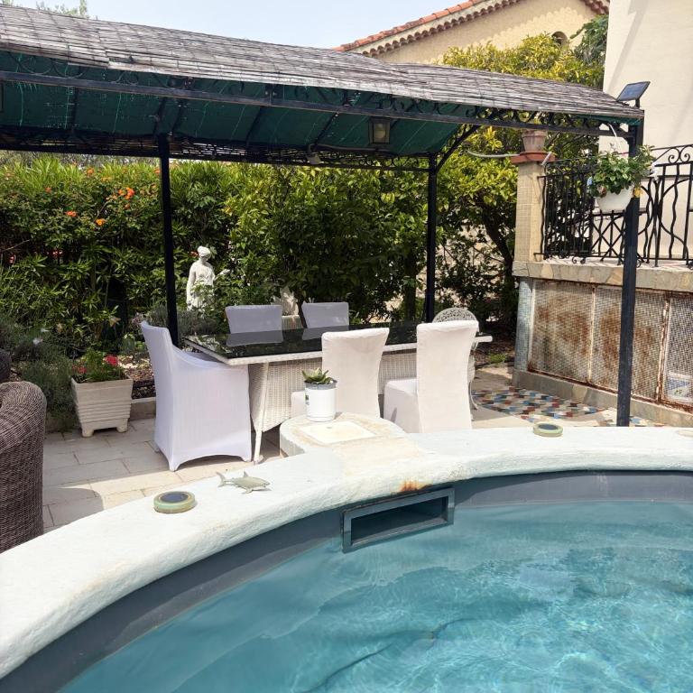 Grand Appt 6P climatisé dans villa avec piscine - 8 kms de Cannes - Appartement 2 Chambres - 15