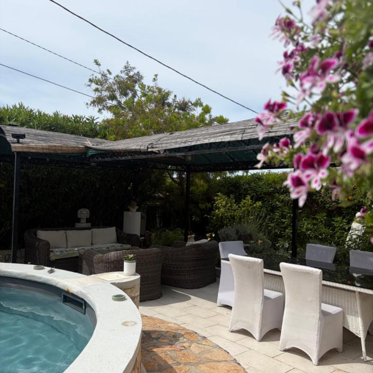 Grand Appt 6P climatisé dans villa avec piscine - 8 kms de Cannes - Appartement 2 Chambres - 14