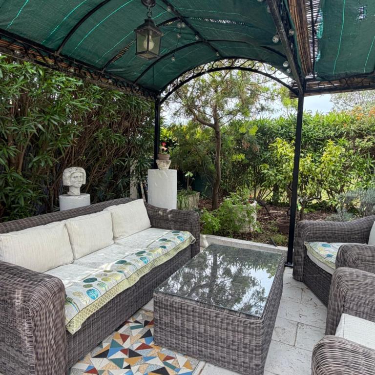 Grand Appt 6P climatisé dans villa avec piscine - 8 kms de Cannes - Appartement 2 Chambres - 12