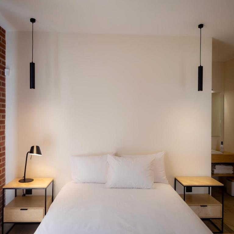 Casa Antena - Three-Bedroom Apartment with Balcony - 11