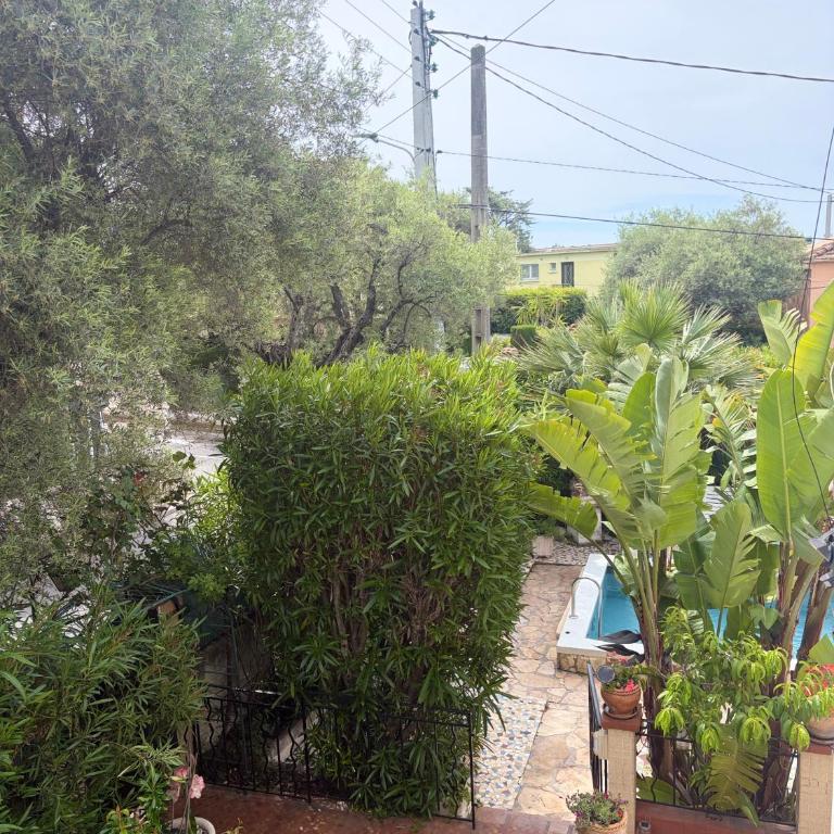 Grand Appt 6P climatisé dans villa avec piscine - 8 kms de Cannes - Appartement 2 Chambres - 10