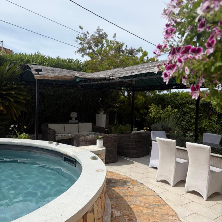 Grand Appt 6P climatisé dans villa avec piscine - 8 kms de Cannes - Appartement 2 Chambres - 9