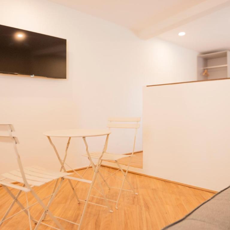 Patio 7 Studios - Apartment - 15