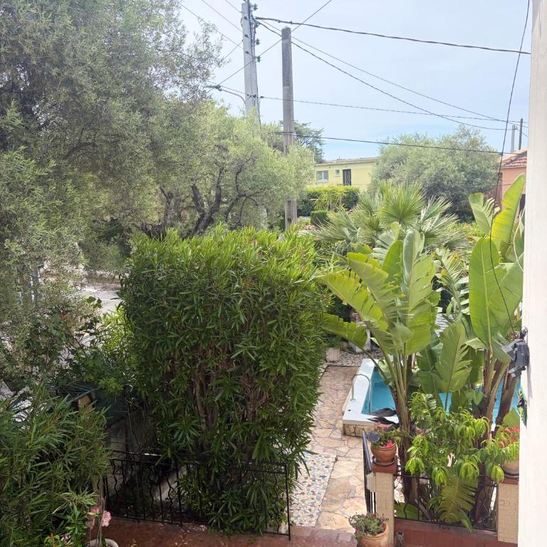 Grand Appt 6P climatisé dans villa avec piscine - 8 kms de Cannes - Appartement 2 Chambres - 8