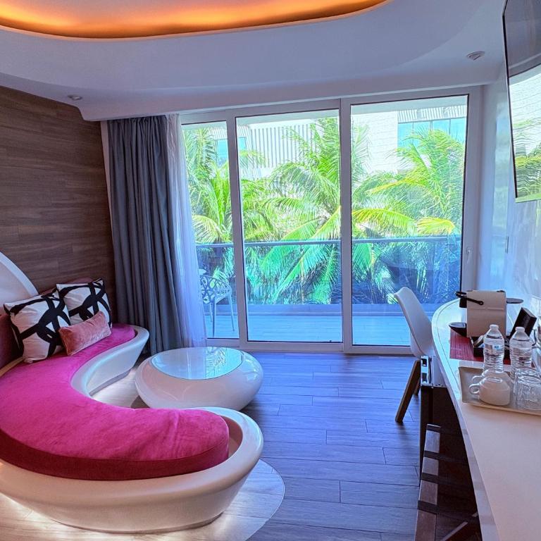 Oceanfront King Suite with Stunning Ocean View - Deluxe King Studio - 6