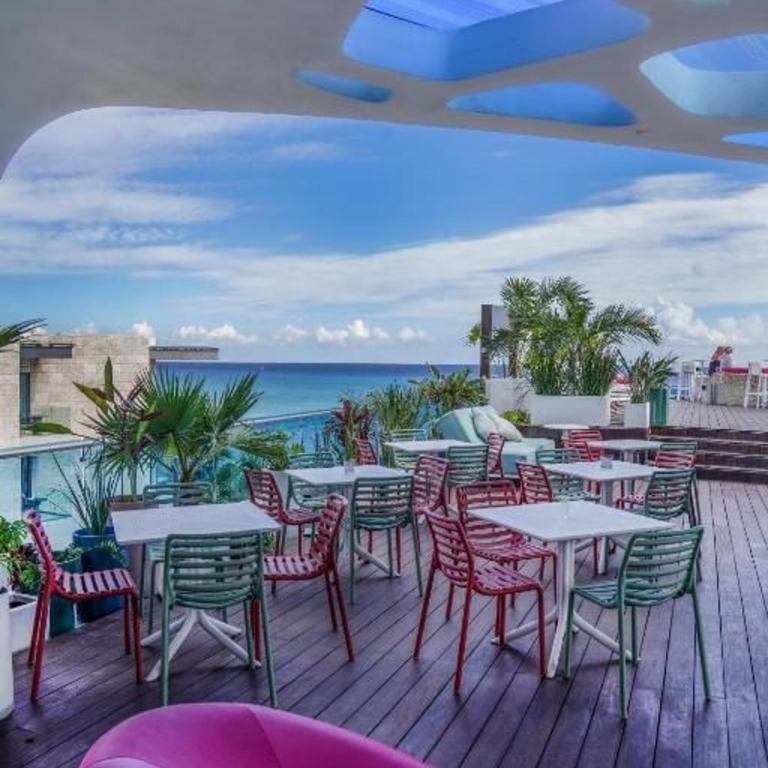 Oceanfront King Suite with Stunning Ocean View - Deluxe King Studio - 25