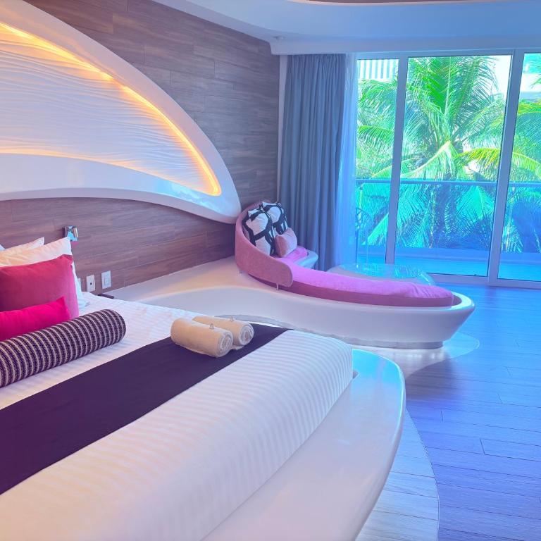 Oceanfront King Suite with Stunning Ocean View - Deluxe King Studio - 45