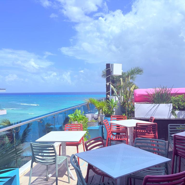 Oceanfront King Suite with Stunning Ocean View - Deluxe King Studio - 52