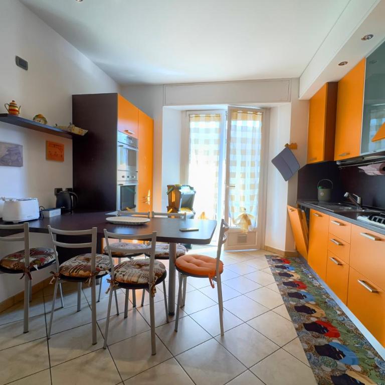 Sunny House Como City - Appartamento con 2 Camere da Letto - 2