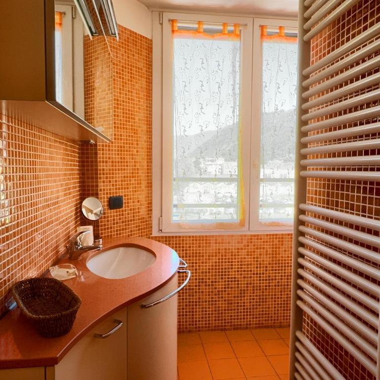 Sunny House Como City - Appartamento con 2 Camere da Letto - 13