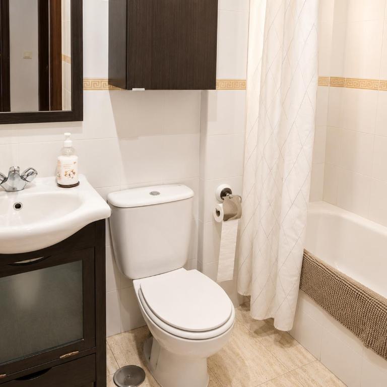 Cozy Apartment Near Malaga Center - Calle Hermes - Three-Bedroom Apartment - 10
