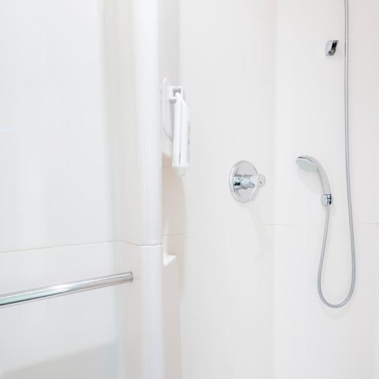 ibis budget Paris Porte De Montmartre - Chambre Triple avec 1 Lit Double et 1 Lit Superposé - 7