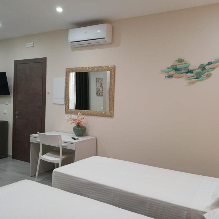 Affittacamere CINQUE TERRE LABI - Camera Quadrupla con Bagno Privato - 8