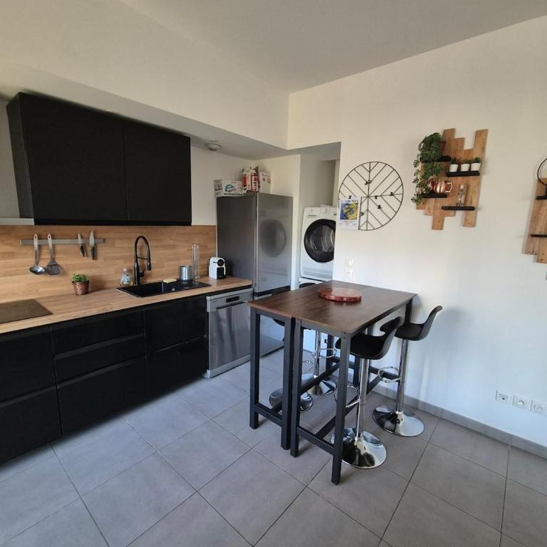 Appartement au premier étage au centre ville - Appartement 1 Chambre - 14