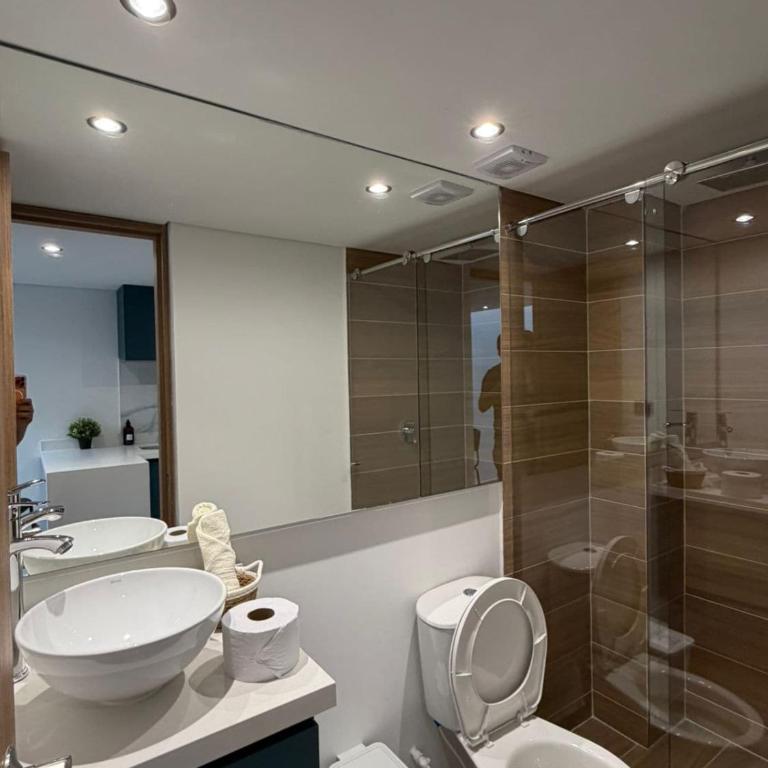 Luxury Loft 101 Jacuzzi, from Airport, Wi-Fi Modelia - Apartamento de 1 dormitorio - 2