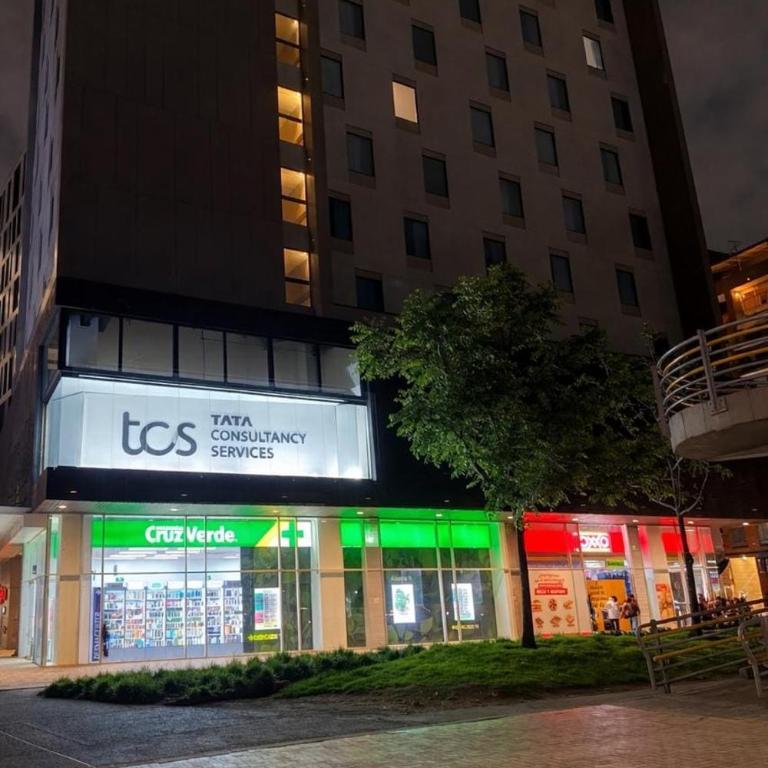 Luxury Loft 101 Jacuzzi, from Airport, Wi-Fi Modelia - Apartamento de 1 dormitorio - 13
