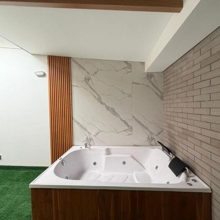 Luxury Loft 101 Jacuzzi, from Airport, Wi-Fi Modelia - Apartamento de 1 dormitorio - 30