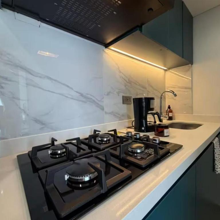 Luxury Loft 101 Jacuzzi, from Airport, Wi-Fi Modelia - Apartamento de 1 dormitorio - 36