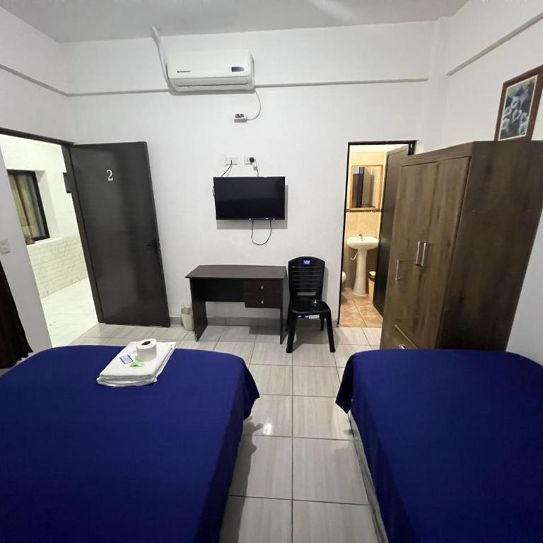 Hostal Rokemar - Triple Room with Private Bathroom - 1
