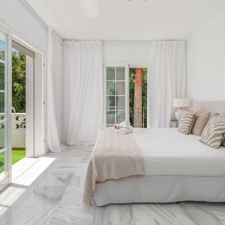 VACATION MARBELLA I Villa Nadal, Private Heated Pool, 5BDR, Lush Garden, BBQ, Alarm System, Best Beaches at Your Doorstep - Villa - 30