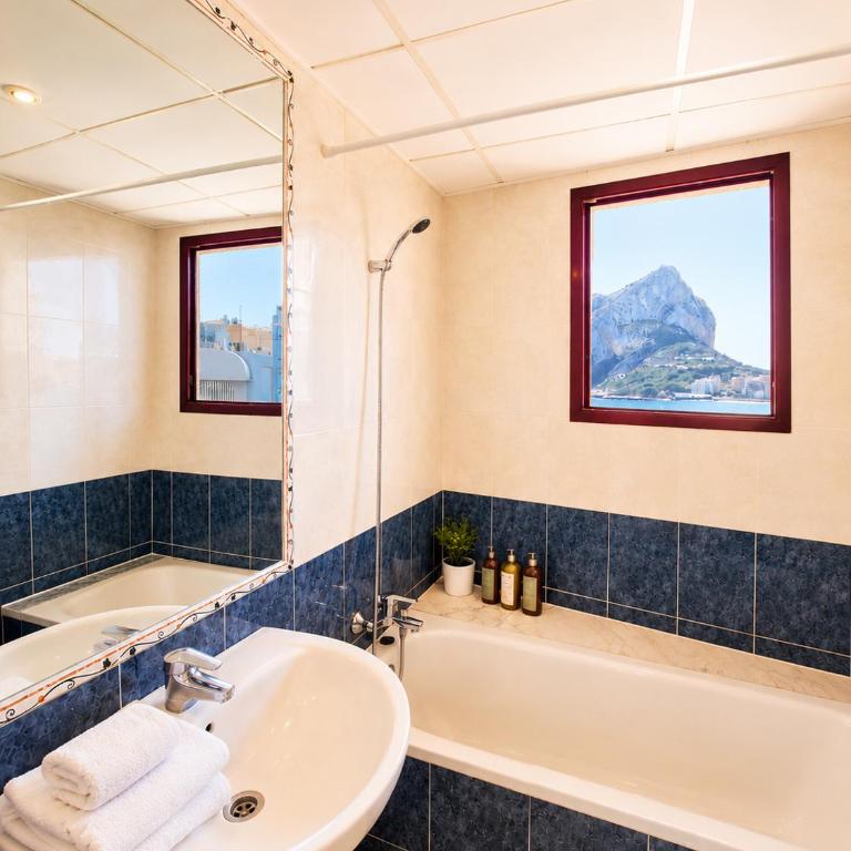 Apartamento Dúplex Aloha Calpe, primera línea de playa - Three-Bedroom Apartment - 13